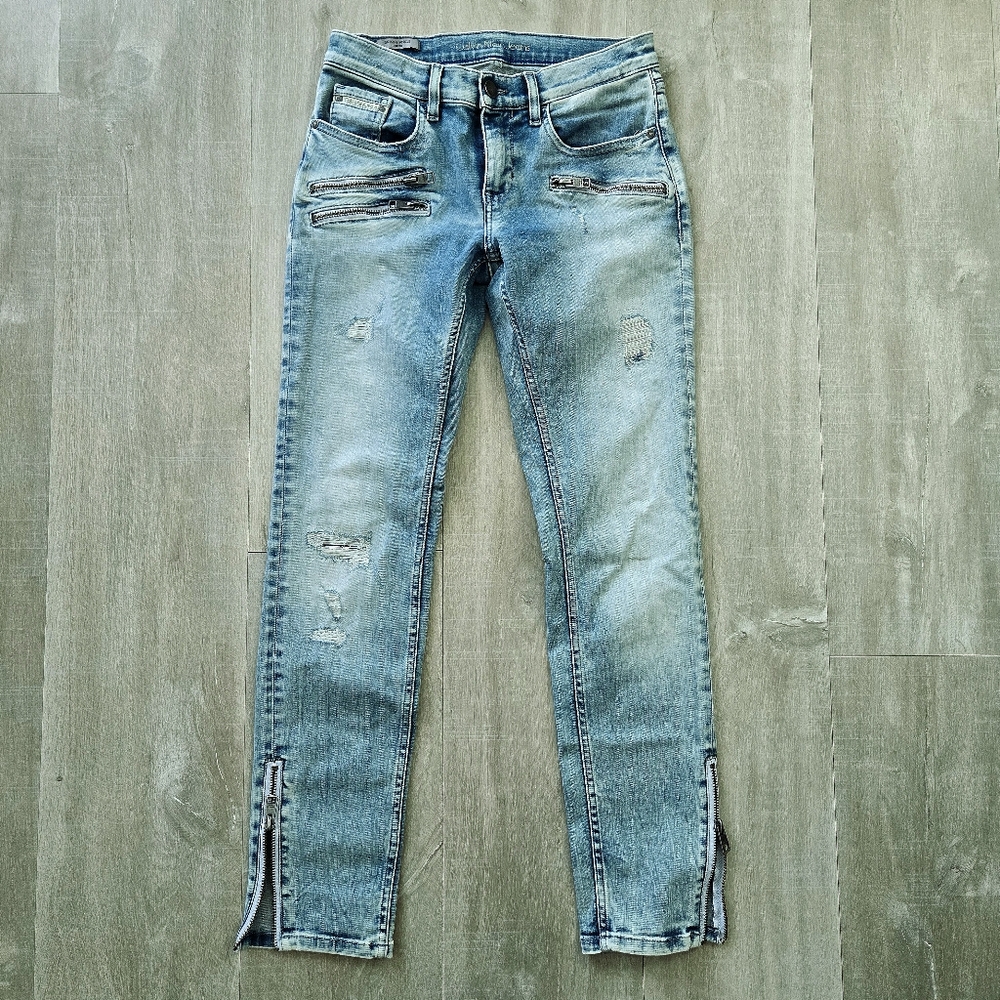 Calvin Klein moto jeans Midrise skinny ankle, distressed, size 25